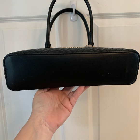 Guess Womens Handle Bag Black Purse PENNY V Shape Design - Picture 5 of 12